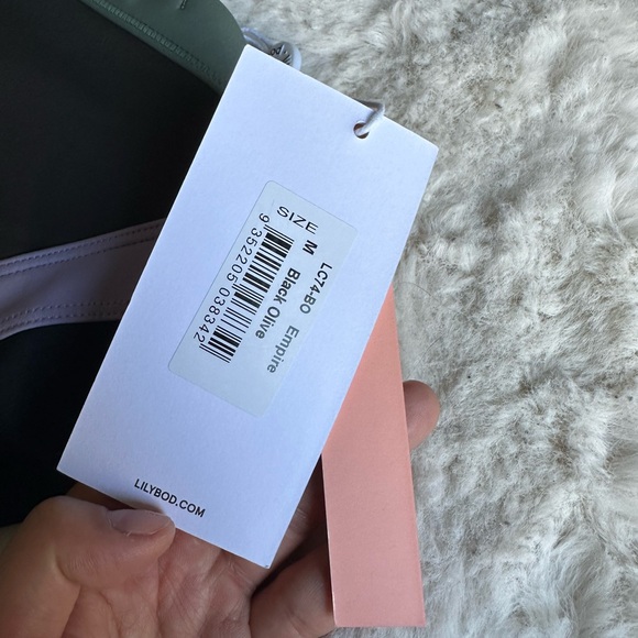 Lilybod sports bra and legging set - Picture 4 of 9